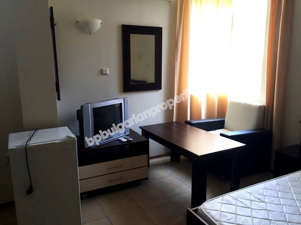 Мебелирано студио за продажба в красив комплекс в курорта Свети Влас