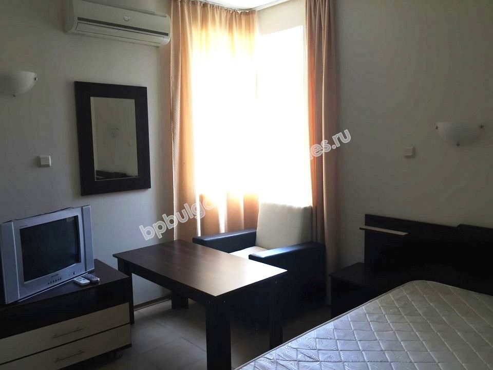 Мебелирано студио за продажба в красив комплекс в курорта Свети Влас