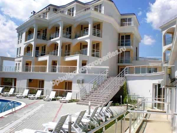 Мебелирано студио за продажба в красив комплекс в курорта Свети Влас