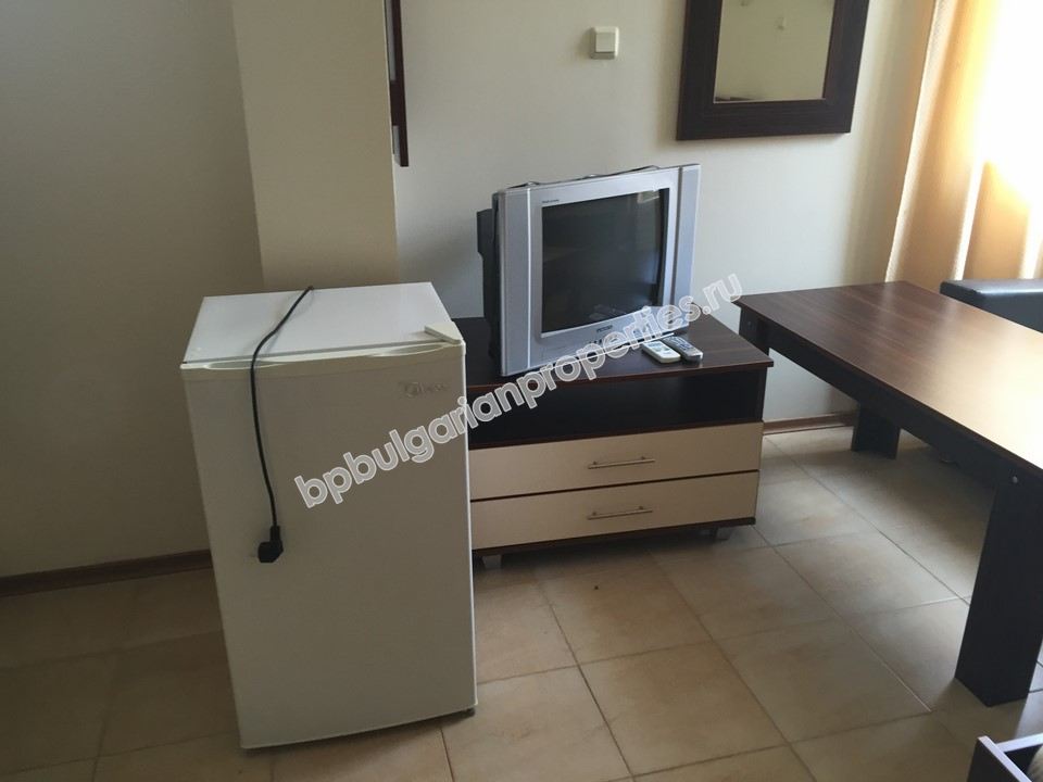 Мебелирано студио за продажба в красив комплекс в курорта Свети Влас