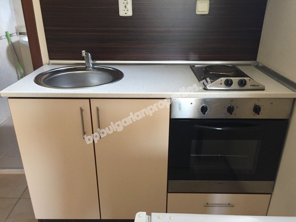 Мебелирано студио за продажба в красив комплекс в курорта Свети Влас