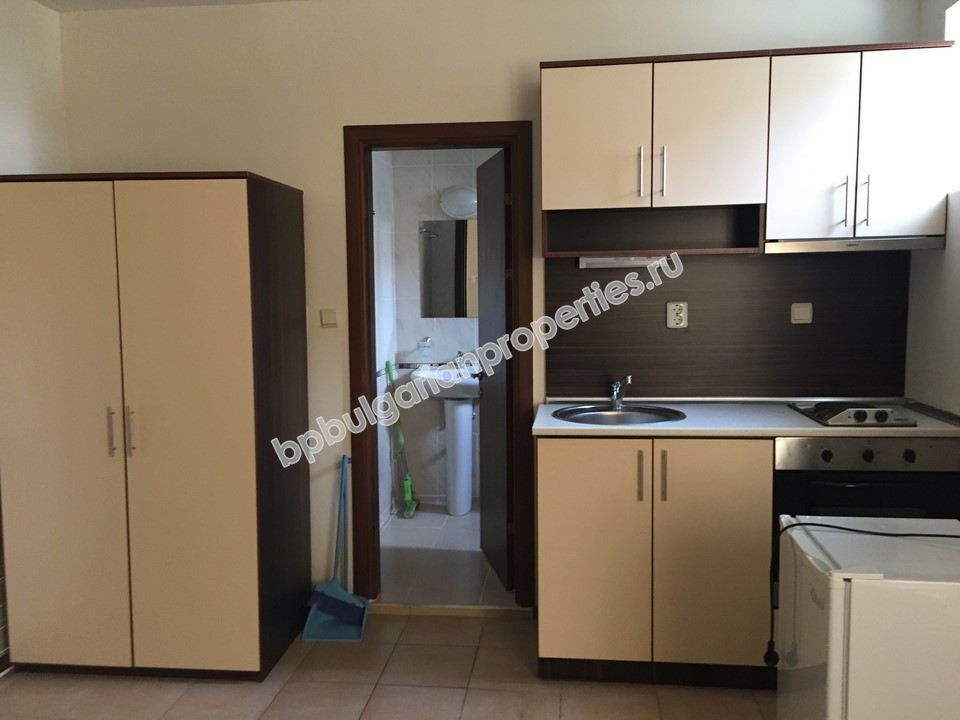 Мебелирано студио за продажба в красив комплекс в курорта Свети Влас