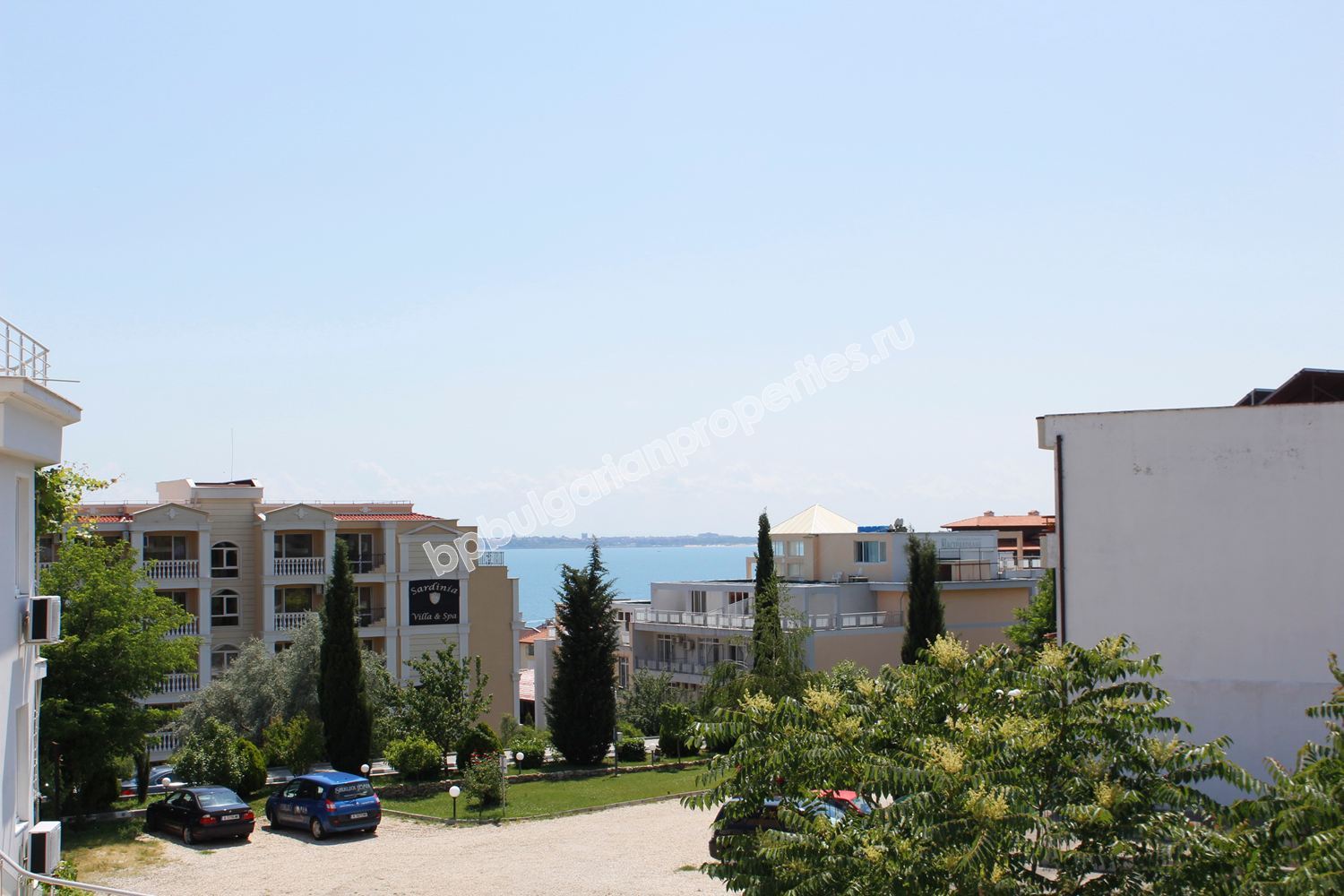 Мебелирано студио за продажба в красив комплекс в курорта Свети Влас