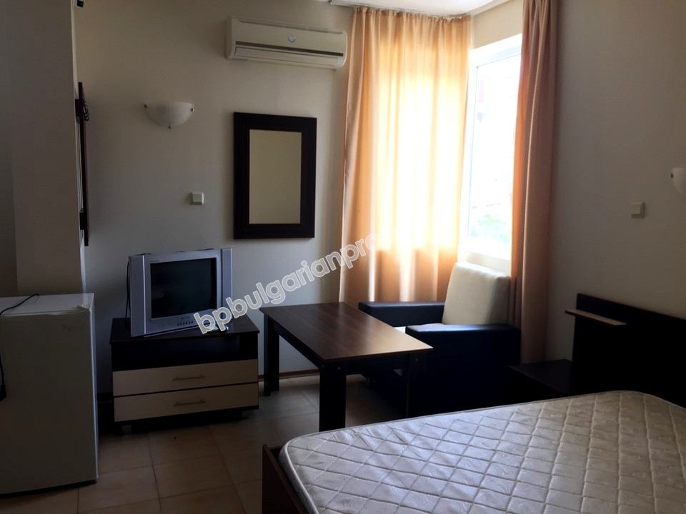 Мебелирано студио за продажба в красив комплекс в курорта Свети Влас