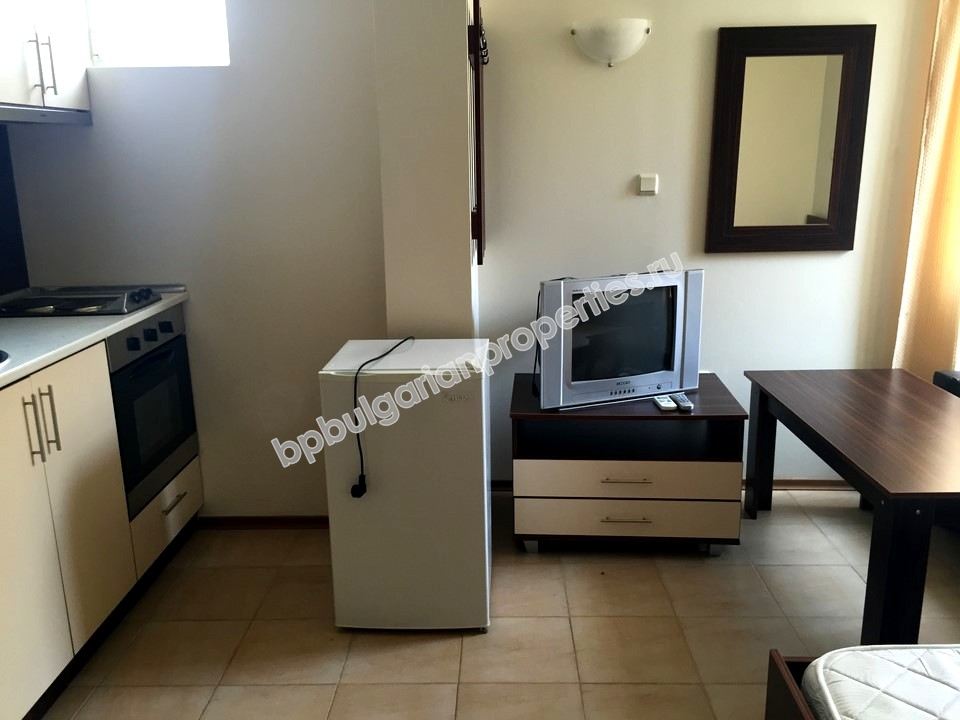 Мебелирано студио за продажба в красив комплекс в курорта Свети Влас