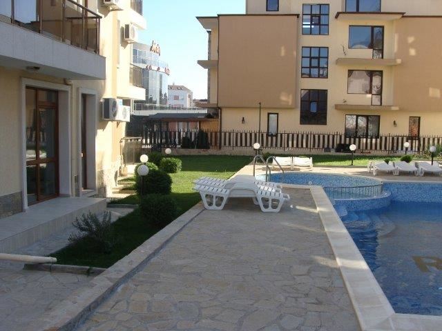 Директно от строителя - обзаведен апартамент в жилищен комплекс близо до морето