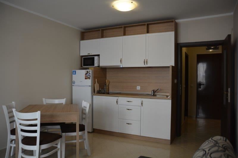 Директно от строителя - обзаведен апартамент в жилищен комплекс близо до морето