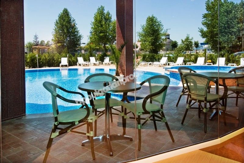 Мебелирано просторно студио близо до плажа за продажба в курорта Слънчев Бряг