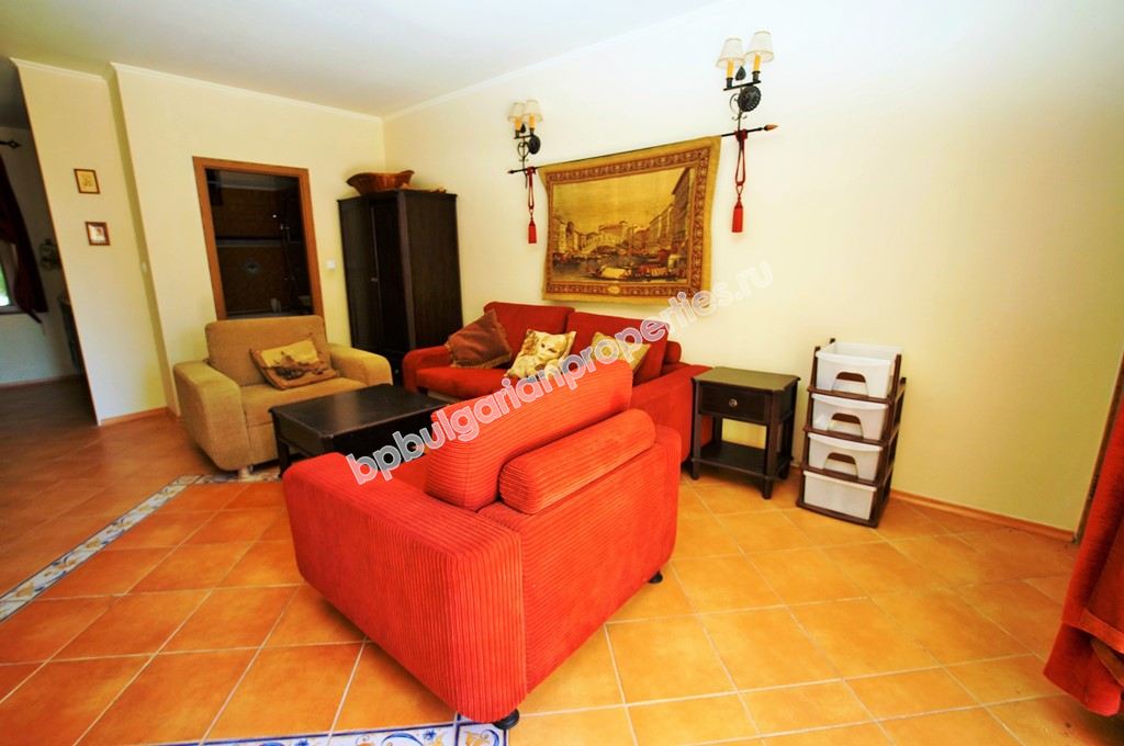 Луксозен мебелиран двуетажен таунхаус за продажба близо до плажа в курорта Елените