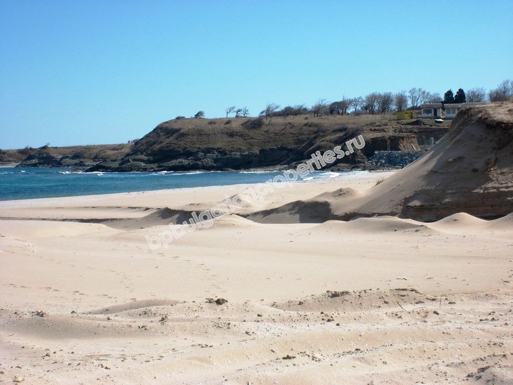 Луксозен двустаен апартамент за продажба на първа линия море в курорта Лозенец