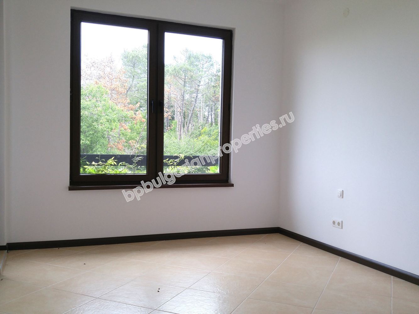 Луксозен двустаен апартамент за продажба на първа линия море в курорта Лозенец