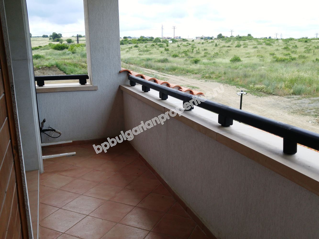 Луксозен двустаен апартамент за продажба на първа линия море в курорта Лозенец