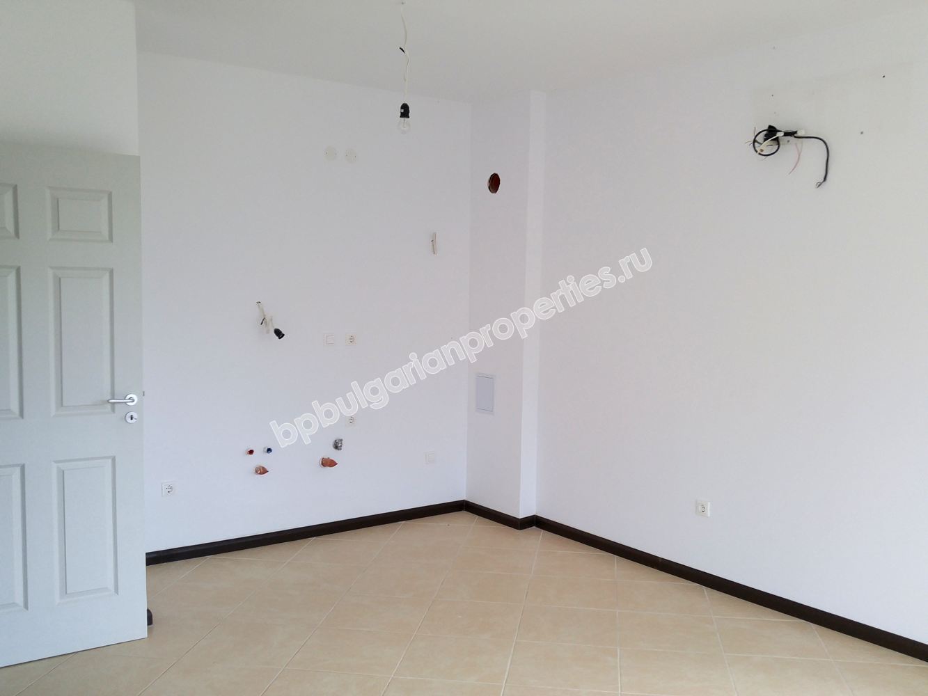 Луксозен двустаен апартамент за продажба на първа линия море в курорта Лозенец