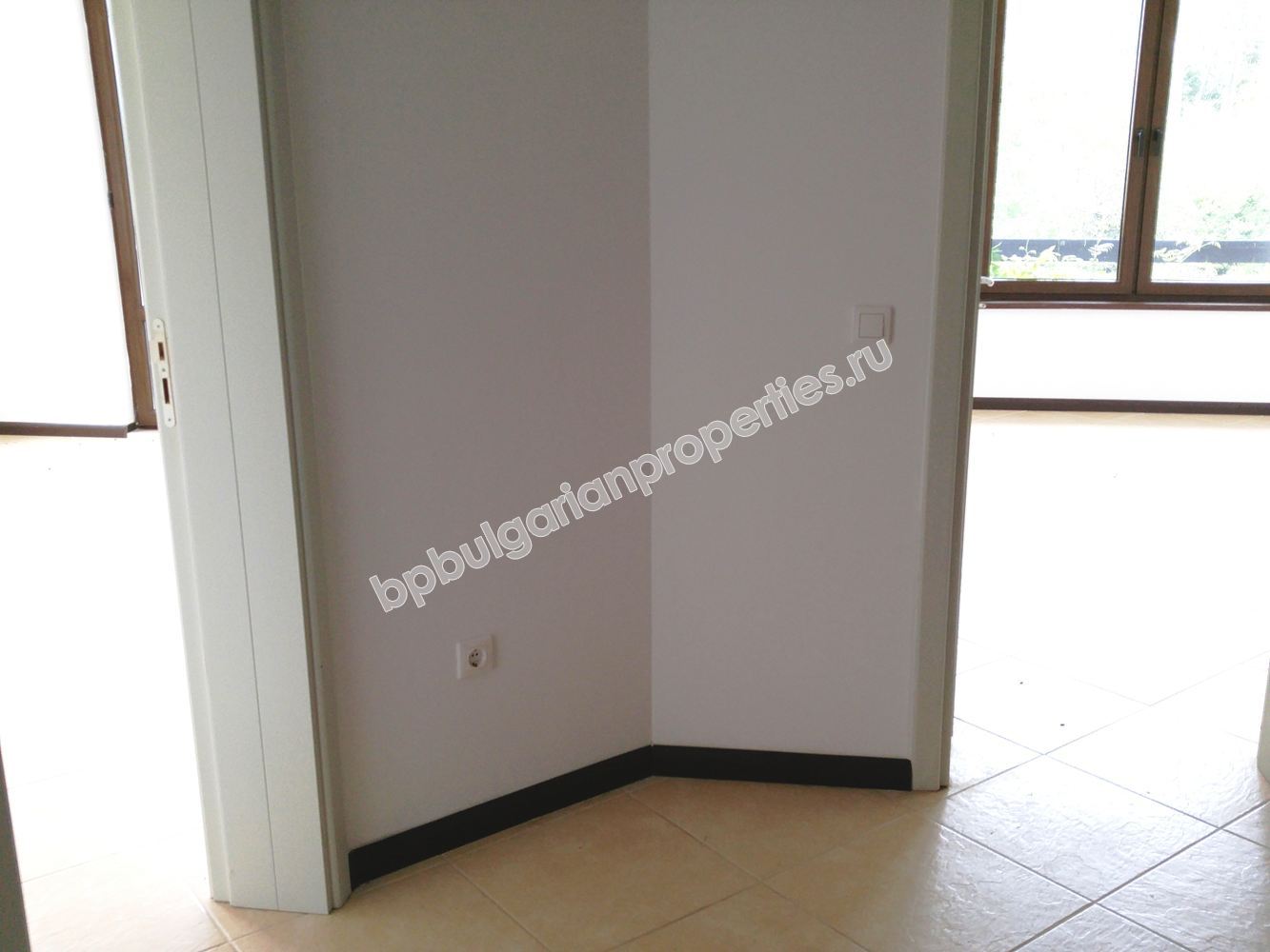 Луксозен двустаен апартамент за продажба на първа линия море в курорта Лозенец