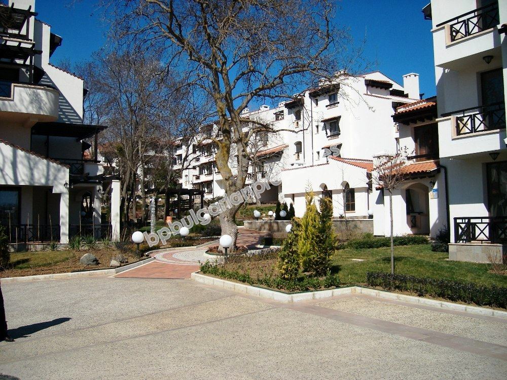 Луксозен двустаен апартамент за продажба на първа линия море в курорта Лозенец