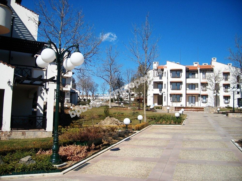 Луксозен двустаен апартамент за продажба на първа линия море в курорта Лозенец