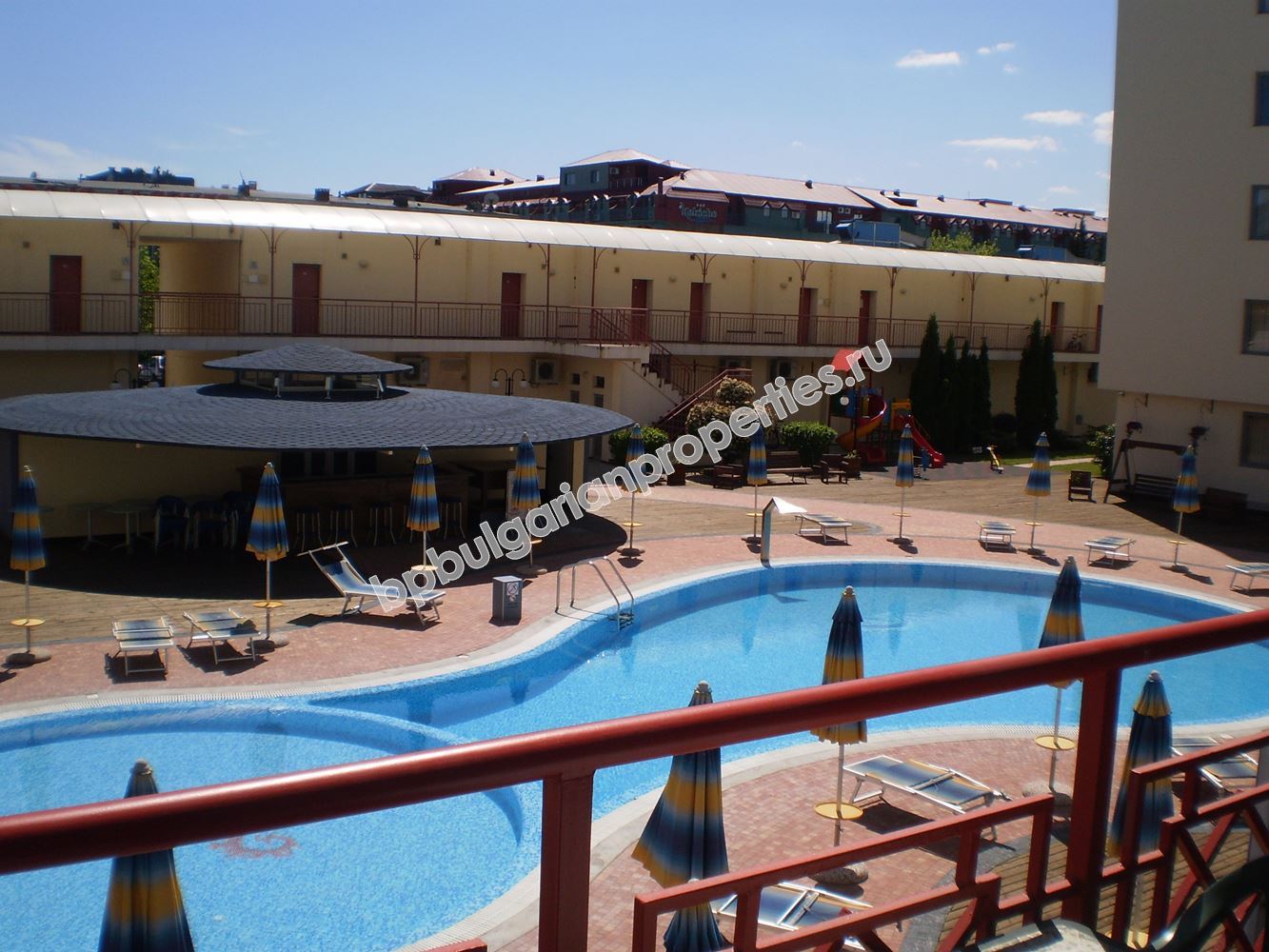 Обзаведено студио за продажба в затворен комплекс в центъра на Слънчев Бряг