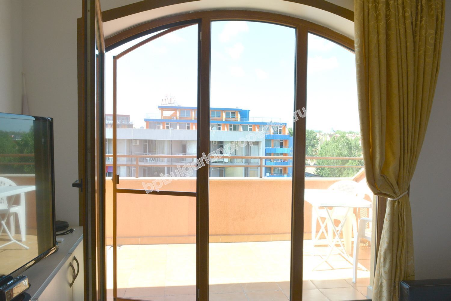 Мебелиран едноспален апартамент за продажба в курорта Слънчев Бряг