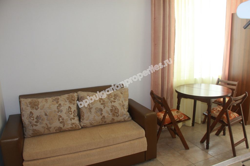 Евтин двустаен апартамент в комуникативен район на Слънчев Бряг
