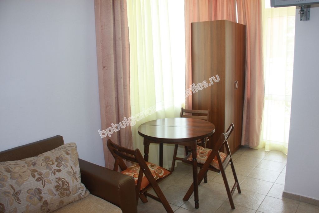 Евтин двустаен апартамент в комуникативен район на Слънчев Бряг