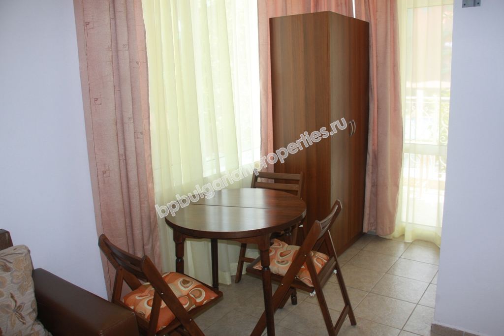 Евтин двустаен апартамент в комуникативен район на Слънчев Бряг