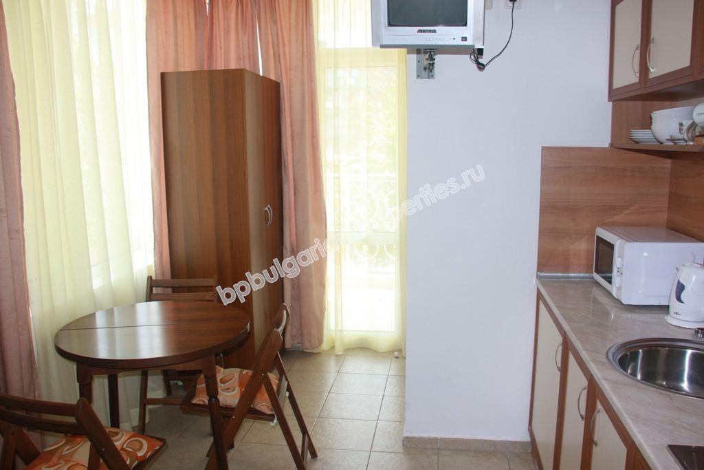 Евтин двустаен апартамент в комуникативен район на Слънчев Бряг