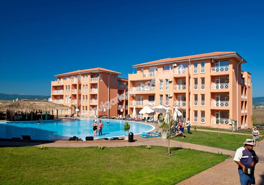 Мебелирано студио за продажба в комплекс в курорта Слънчев Бряг