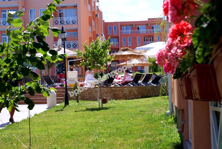 Мебелирано студио за продажба в комплекс в курорта Слънчев Бряг