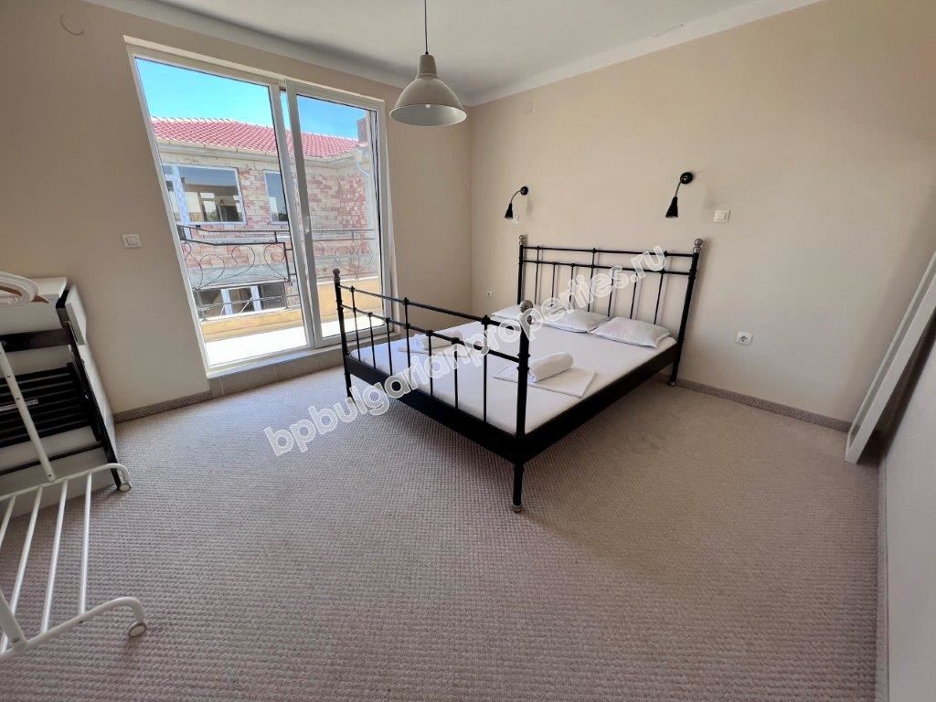 Изгодна препродажба - тристаен апартамент в затворен комплекс близо до морето