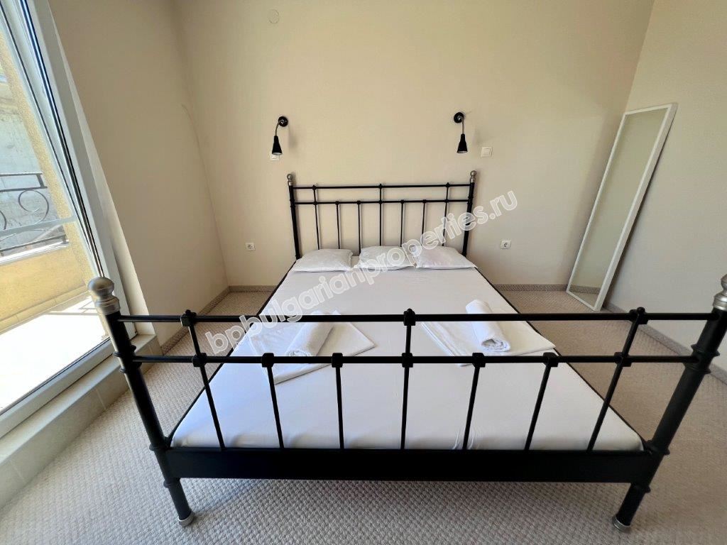 Изгодна препродажба - тристаен апартамент в затворен комплекс близо до морето