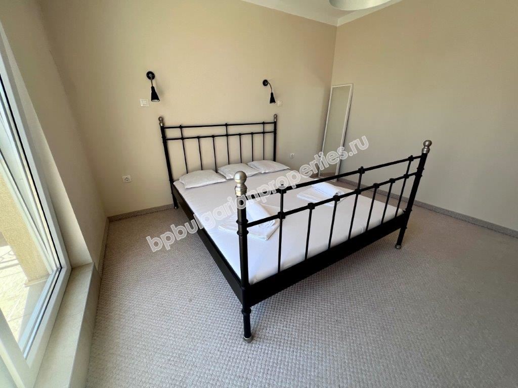 Изгодна препродажба - тристаен апартамент в затворен комплекс близо до морето