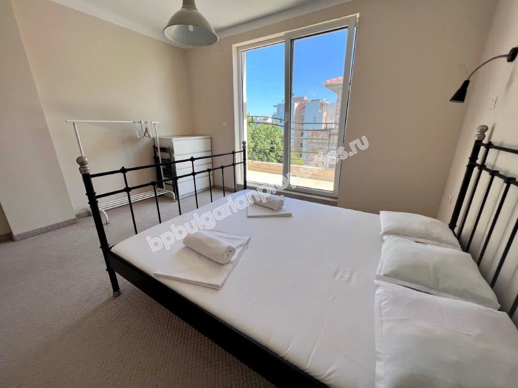 Изгодна препродажба - тристаен апартамент в затворен комплекс близо до морето