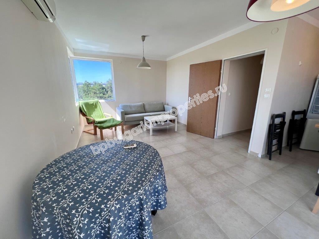 Изгодна препродажба - тристаен апартамент в затворен комплекс близо до морето