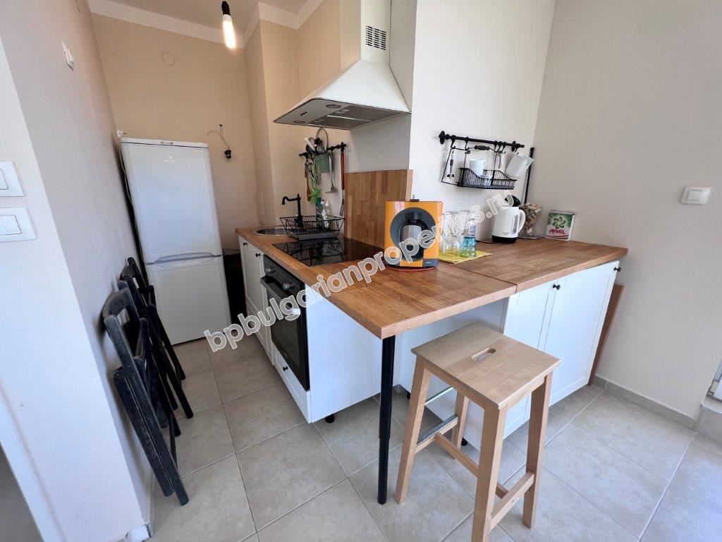 Изгодна препродажба - тристаен апартамент в затворен комплекс близо до морето