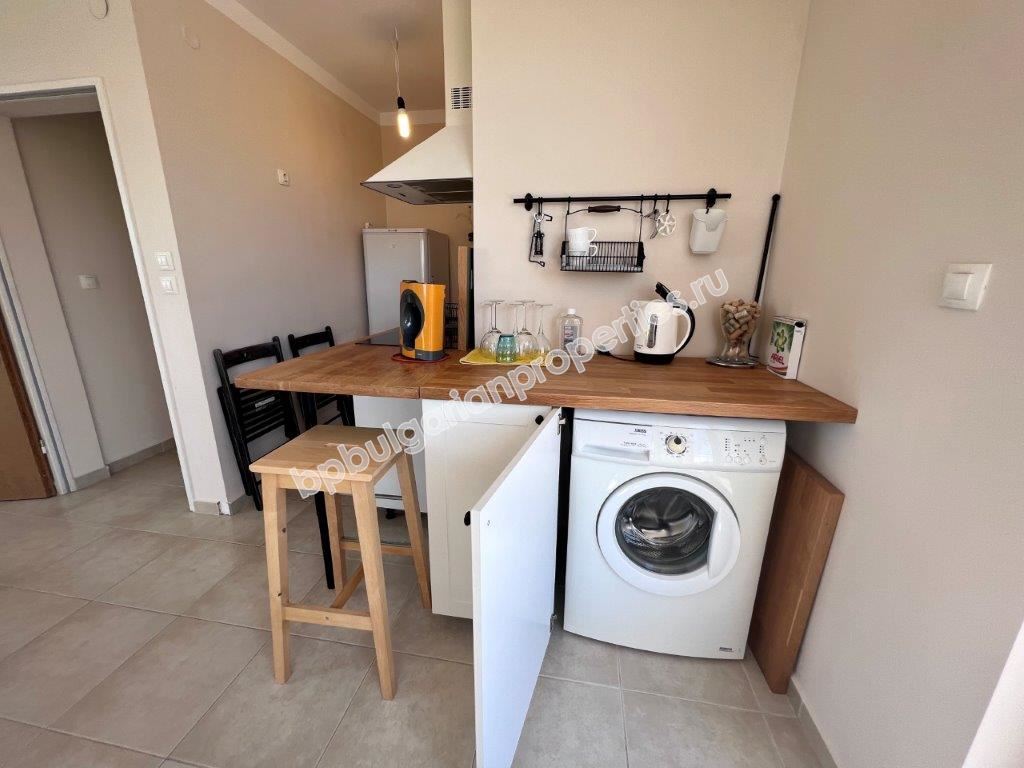 Изгодна препродажба - тристаен апартамент в затворен комплекс близо до морето