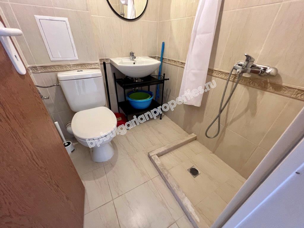 Изгодна препродажба - тристаен апартамент в затворен комплекс близо до морето