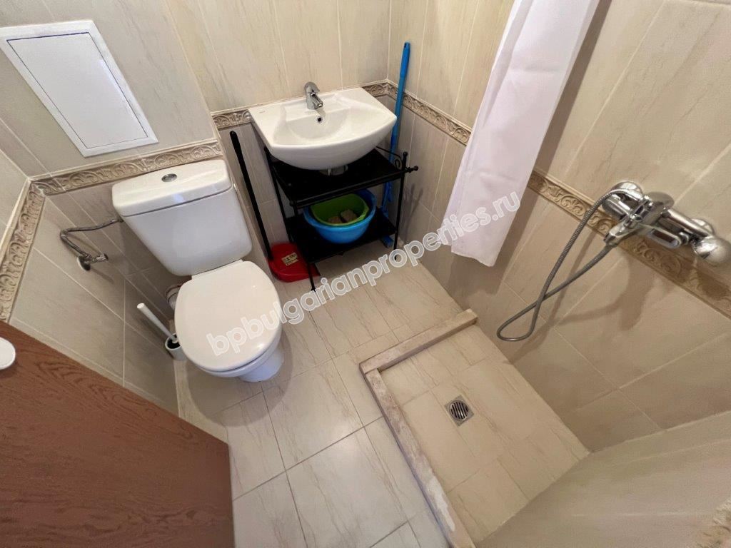 Изгодна препродажба - тристаен апартамент в затворен комплекс близо до морето