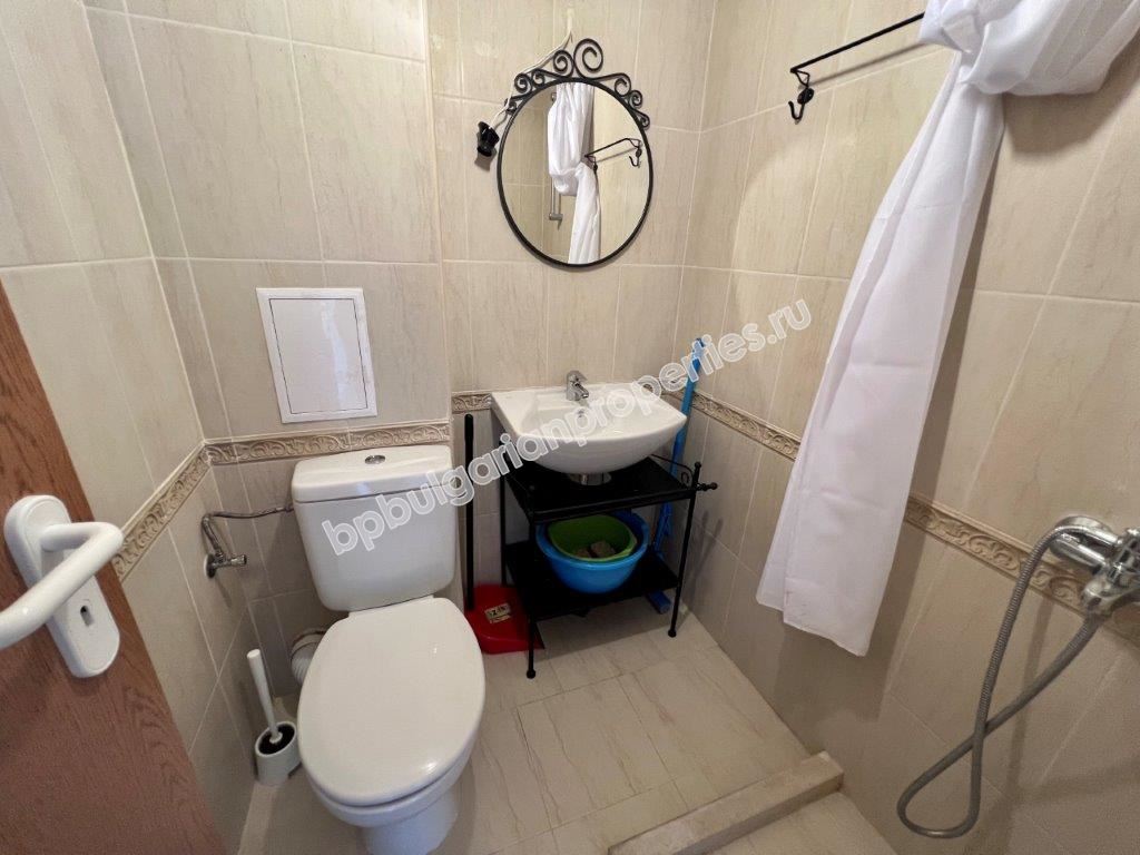 Изгодна препродажба - тристаен апартамент в затворен комплекс близо до морето