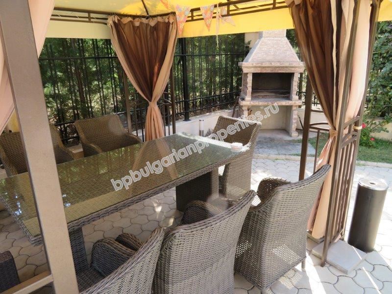 Изгодна препродажба - тристаен апартамент в затворен комплекс близо до морето