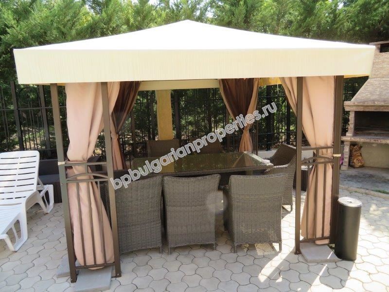 Изгодна препродажба - тристаен апартамент в затворен комплекс близо до морето