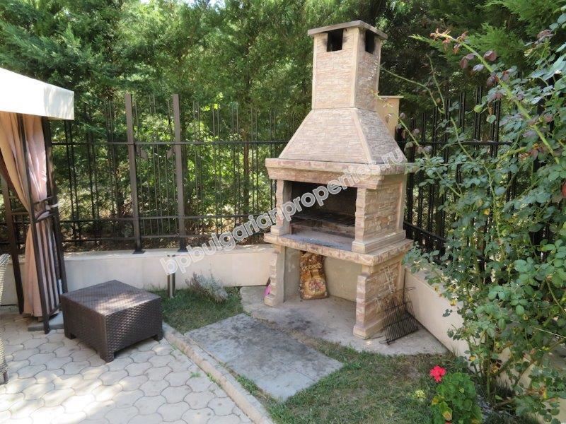 Изгодна препродажба - тристаен апартамент в затворен комплекс близо до морето