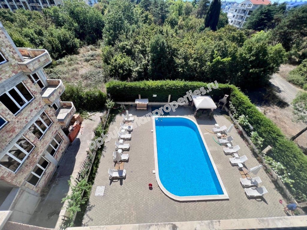 Изгодна препродажба - тристаен апартамент в затворен комплекс близо до морето