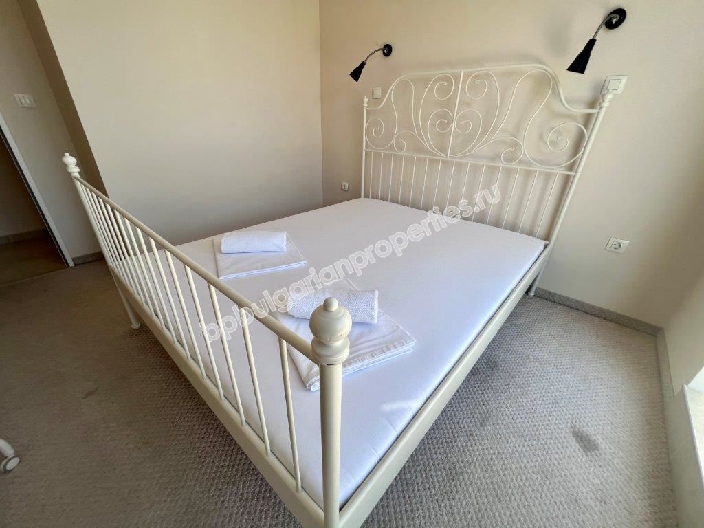 Изгодна препродажба - тристаен апартамент в затворен комплекс близо до морето