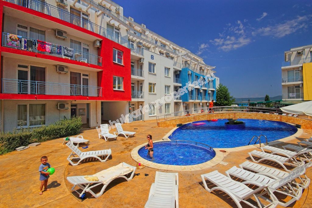 За продажба двуспален мебелиран апартамент в курорта Слънчев Бряг