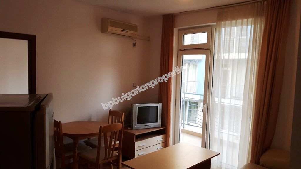 За продажба двуспален мебелиран апартамент в курорта Слънчев Бряг