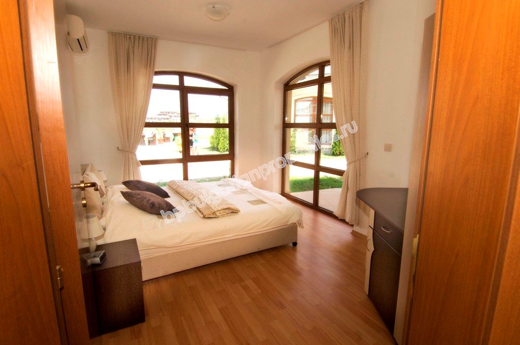 Мебелиран двуспален апартамент за продажба близо до курорта Слънчев Бряг