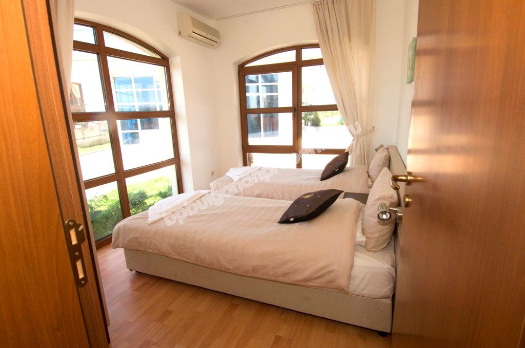 Мебелиран двуспален апартамент за продажба близо до курорта Слънчев Бряг