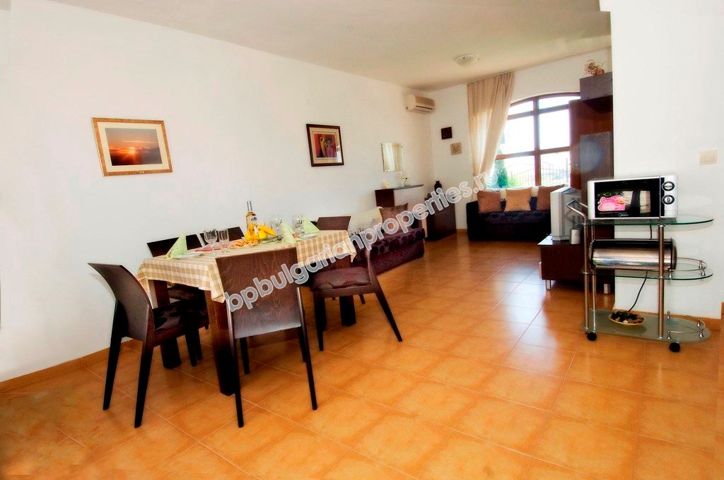 Мебелиран двуспален апартамент за продажба близо до курорта Слънчев Бряг