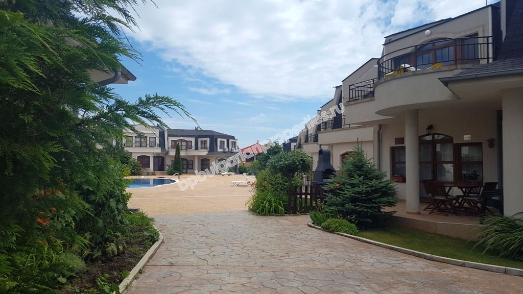 Мебелиран двуспален апартамент за продажба близо до курорта Слънчев Бряг