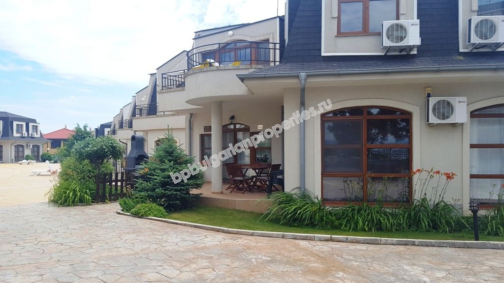 Мебелиран двуспален апартамент за продажба близо до курорта Слънчев Бряг